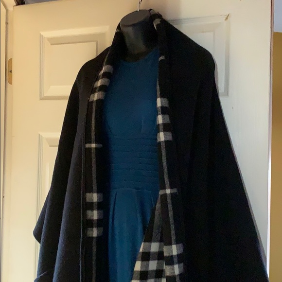 Burberry Reversible Cashmere Blend Scarf/Wrap - Picture 1 of 4